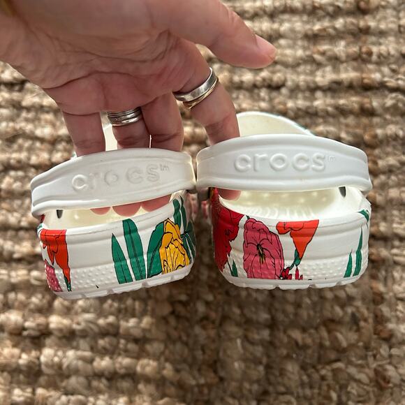 Crocs Classic Clogs Floral Print – Women’s Size 6 - Picture 5 of 12